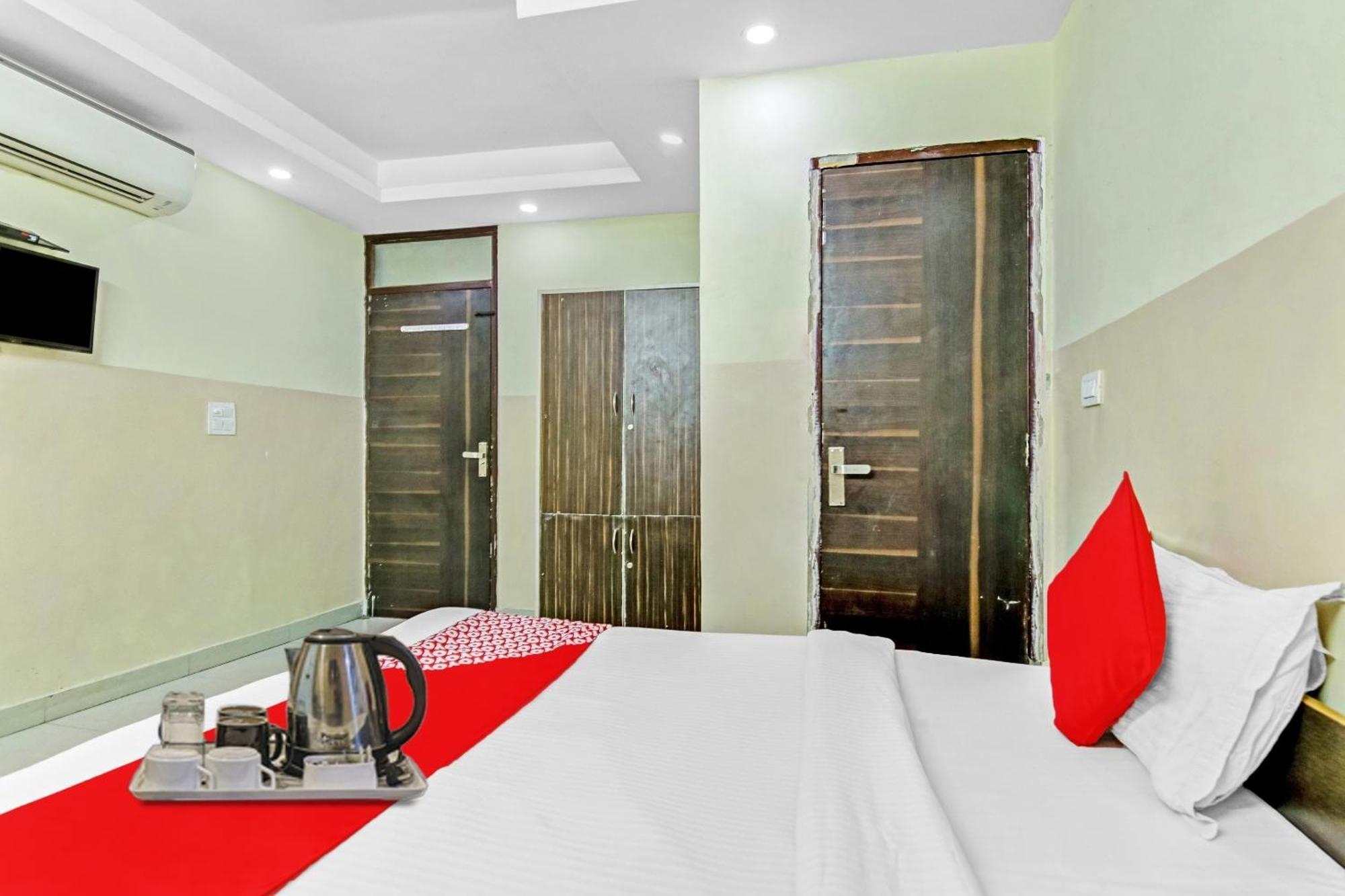 Super Hotel O Royal Green New Delhi Extérieur photo