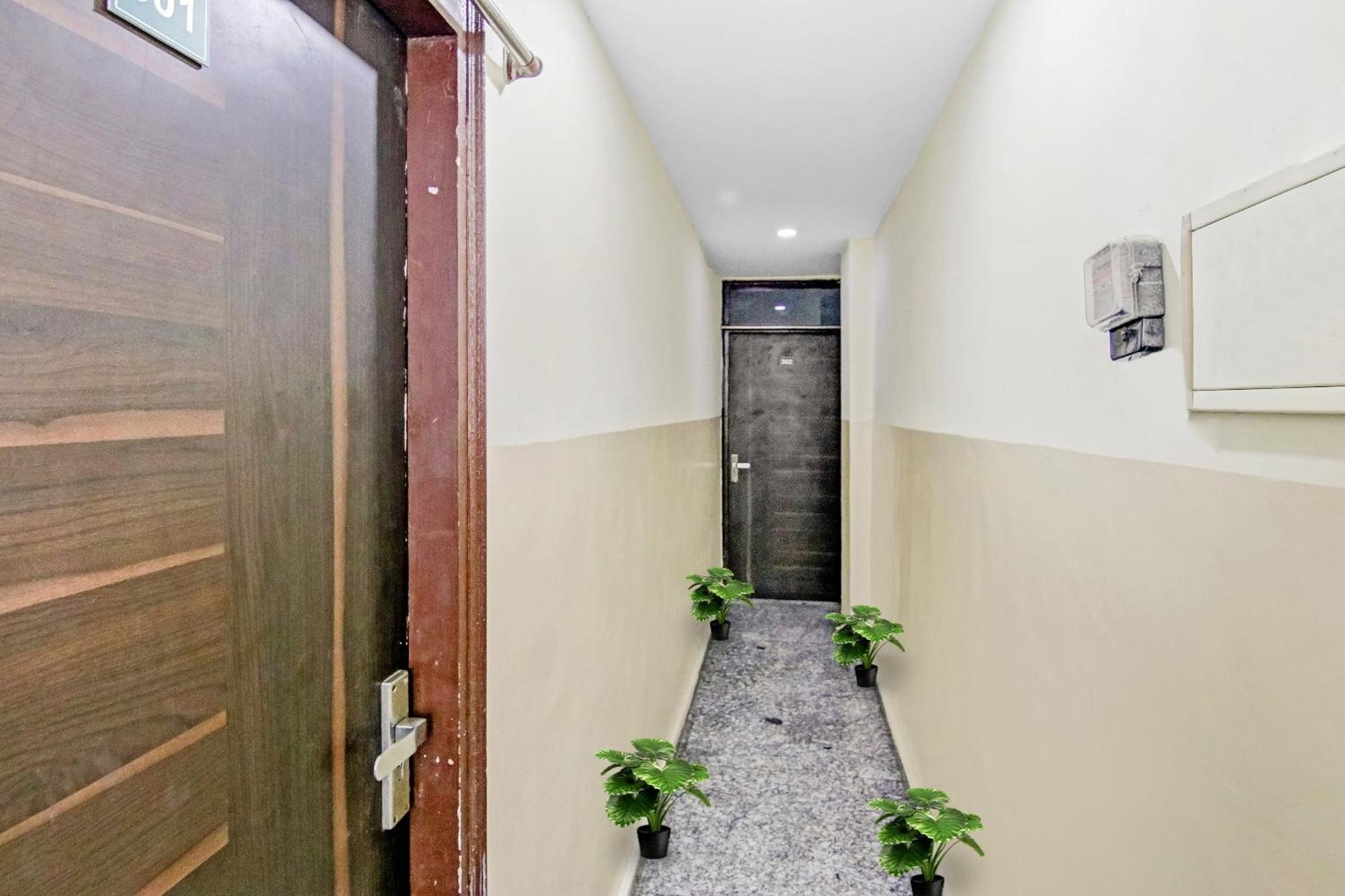 Super Hotel O Royal Green New Delhi Extérieur photo